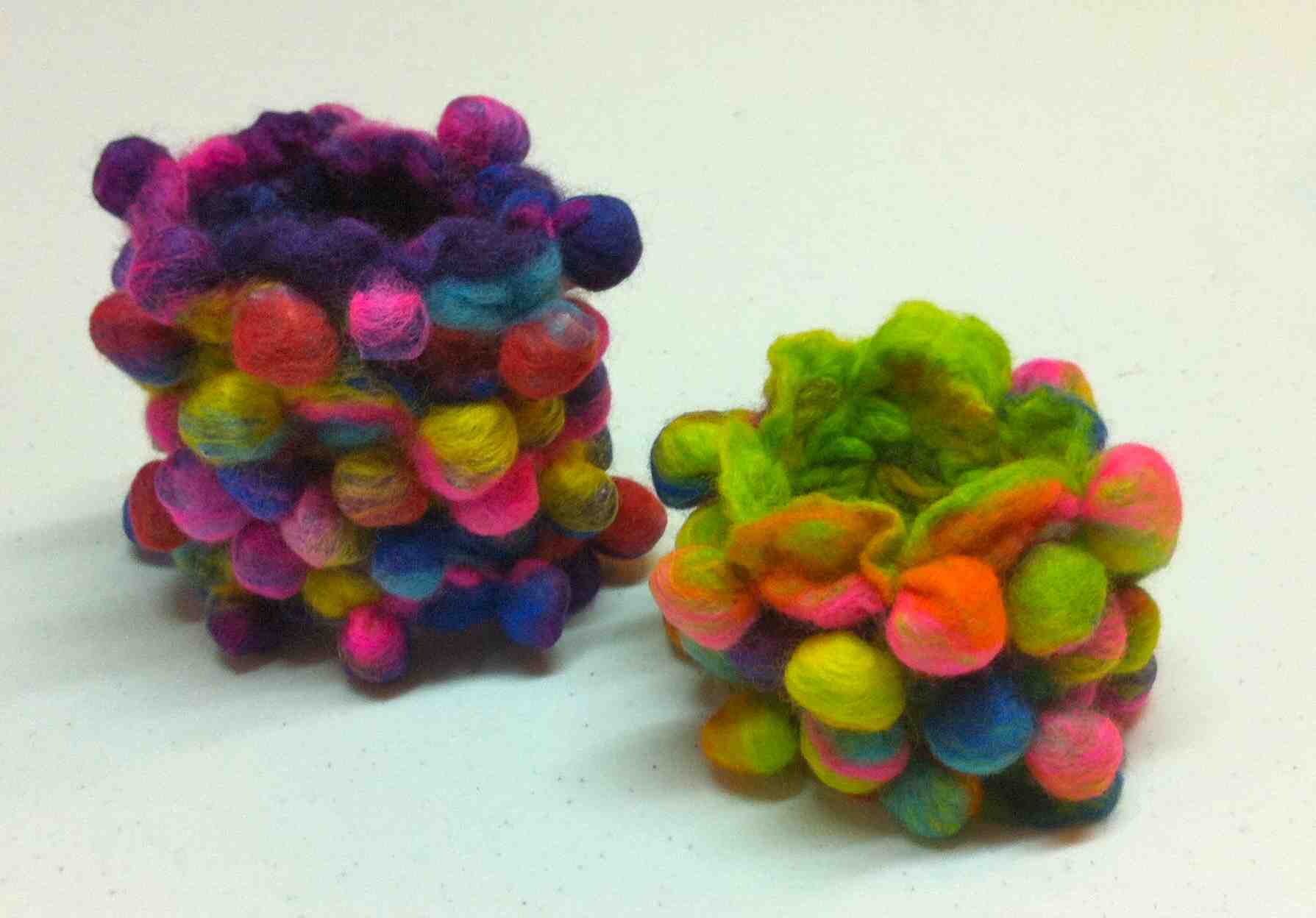 Brazaletes con shibori