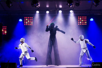 Cabaret de Noël
Spectacle festif
Revue de Noël
Cabaret hivernal
Numéros de fête
Ambiance de Noël
Divertissement festif
Show de fin d'année
Revue artistique
Événement cabaret
Performance scénique
Cabaret de saison
Numéros de danse
Magie de Noël
Spectacle cabaret festif