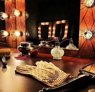 Myss Tic Escape Room Ghost Light Dressing Room