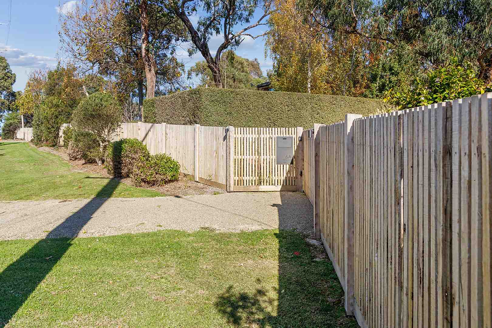 Detailed Guide to Choosing the Right Fence