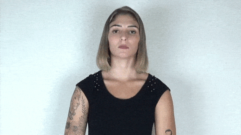 Vídeo de uma mulher intérprete de Libras sinalizando.