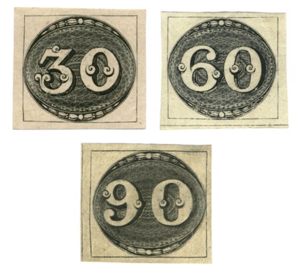 Três selos postais brasileiros Olho-de-Boi, de 1843, nos valores de 30, 60 e 90 réis, impressos em preto sobre papel amarelado e dispostos sobre fundo branco.