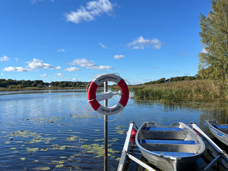 Steg in Schweden mit Boot