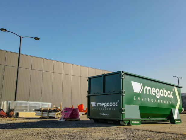 Location de conteneur 40 verges pour chantier commercial à Sainte-Thérèse