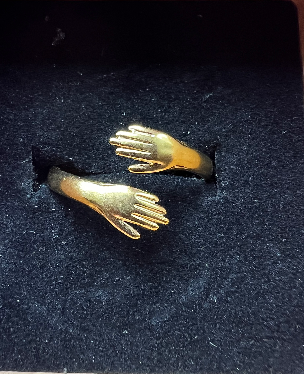 Thumbnail: Hug ring