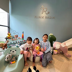 Kid happy in Klinik Radia