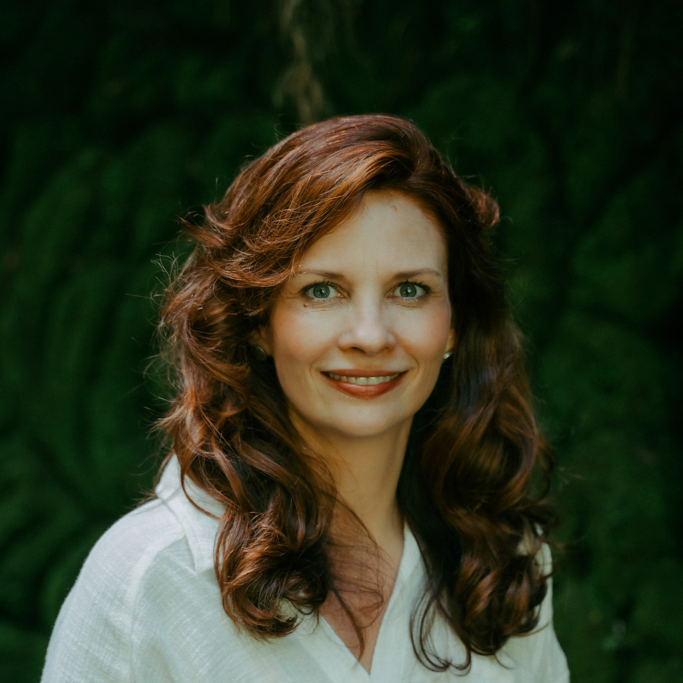 Anna Curran headshot