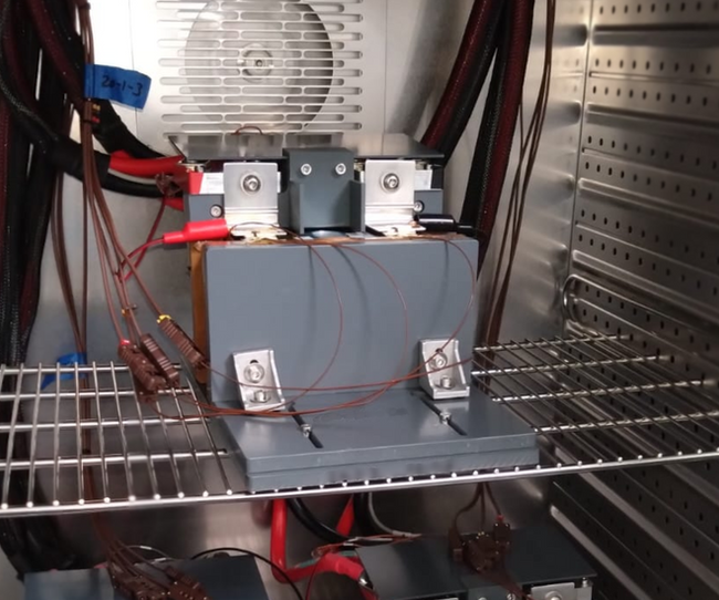 Prismatic cell holder with compression