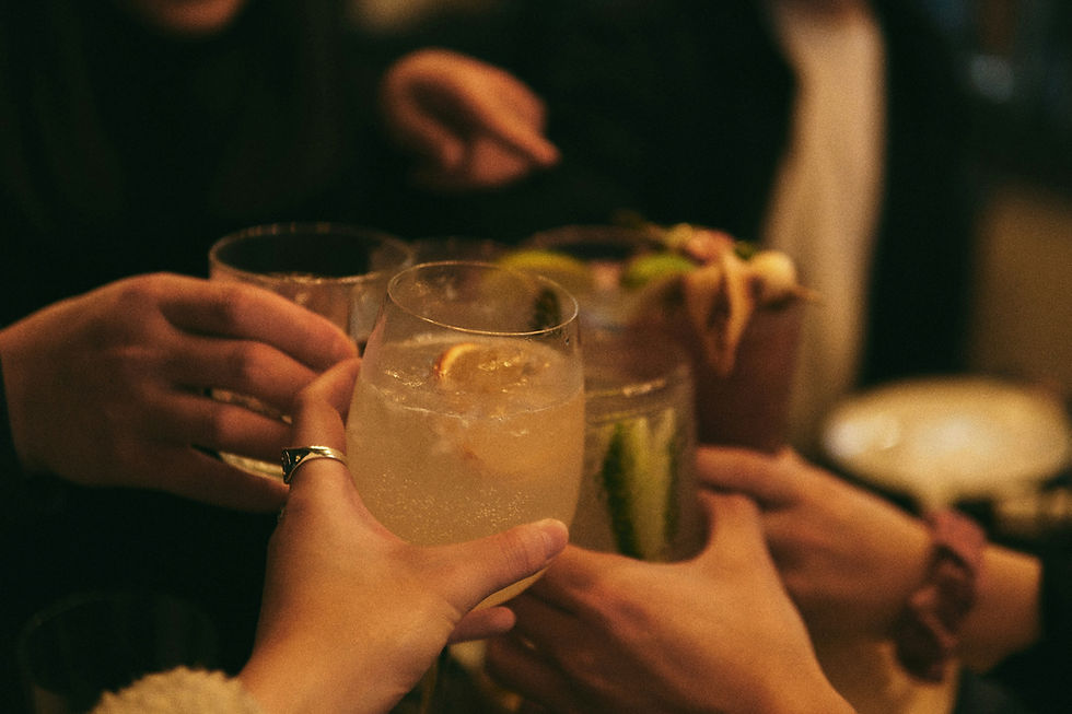 Cocktail dînatoire ou repas assis : que choisir pour votre événement ?