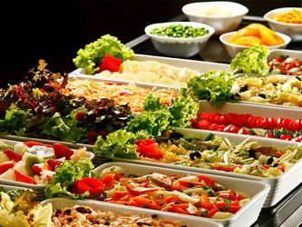 Cuidados ao comer em self-service (e ao preparar sua comida)
