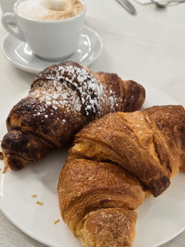 Colazione Cornetto e Cappuccino