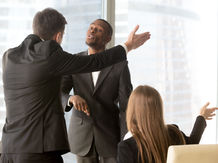 Liderança tóxica: Os comportamentos que estão destruindo sua autoridade (sem você perceber)