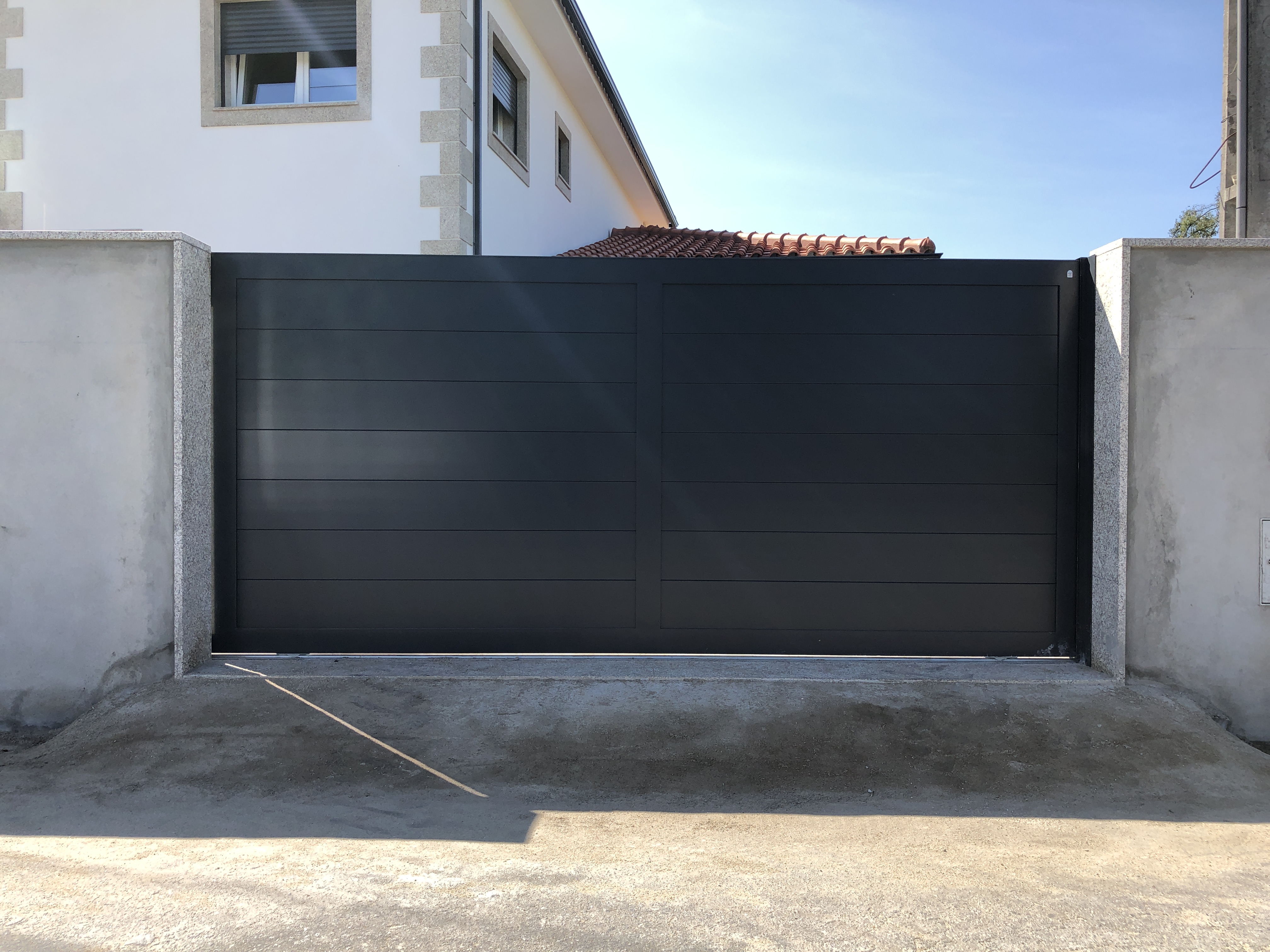 Portão de correr em Alumínio Soldado