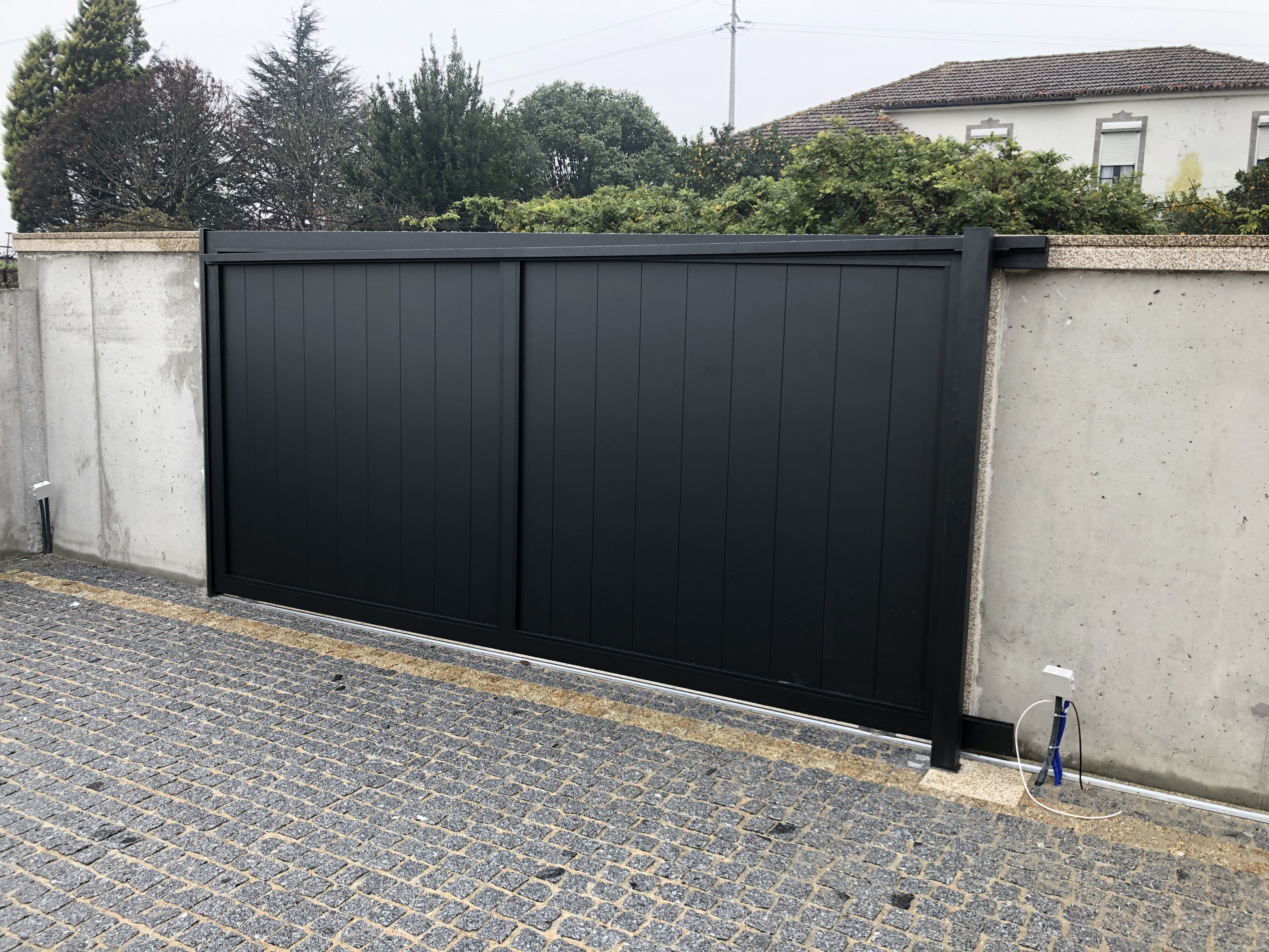 Portão de correr em Alumínio Soldado