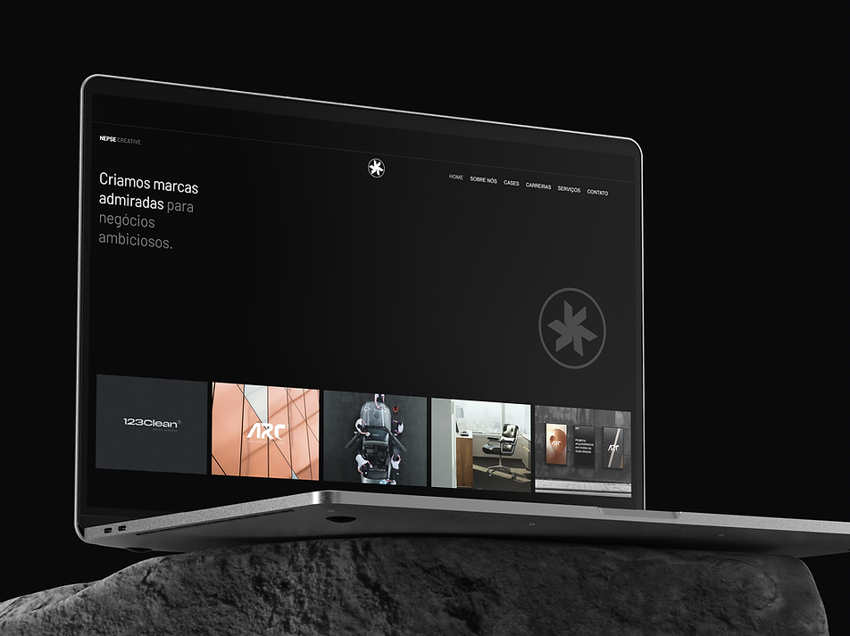 mockup_laptop.png