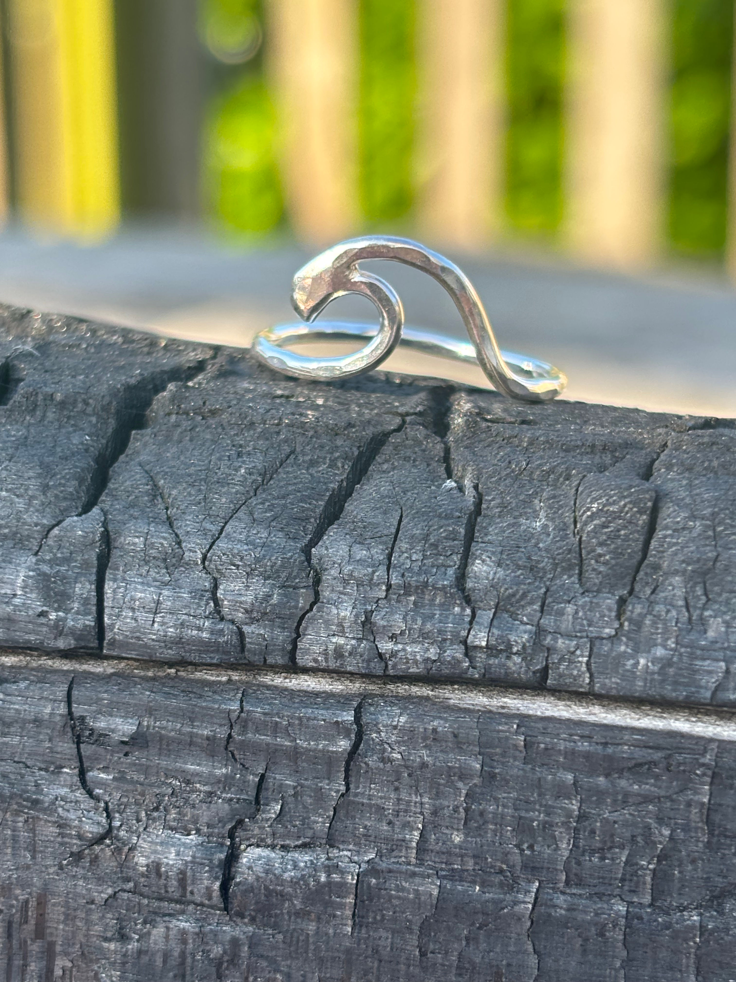 “R” Wave ring