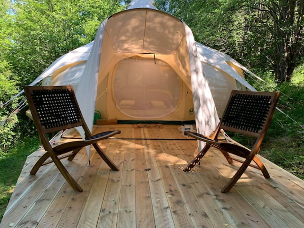 Terrassen på glampingteltet