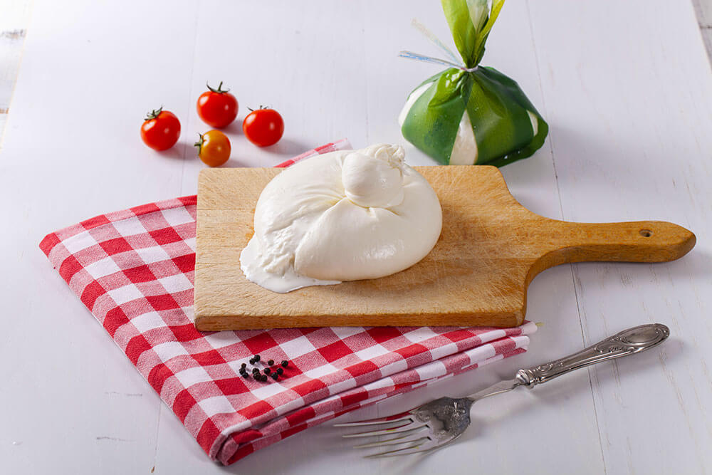 Буррата страчателла. Моцарелла буррата. Польский сыр буррата. Буррата мешочек. Сыр rossini буратта.