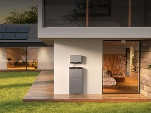 eco flow hybrid inverter and stackable batteries