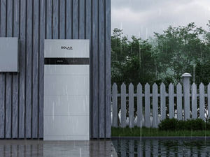 solax hybrid inverter with stackable batteries