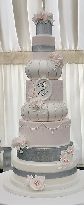 8 tier classic wedding cake