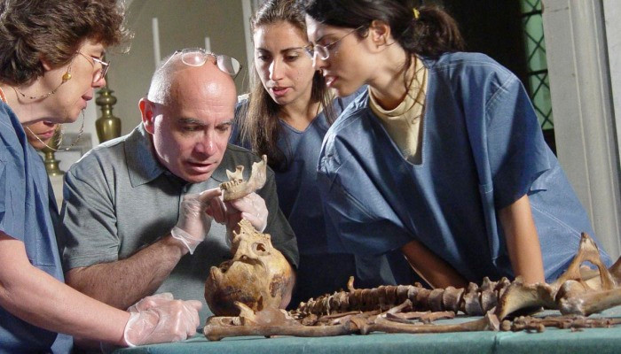 Dr. Gino Fornaciari at work.