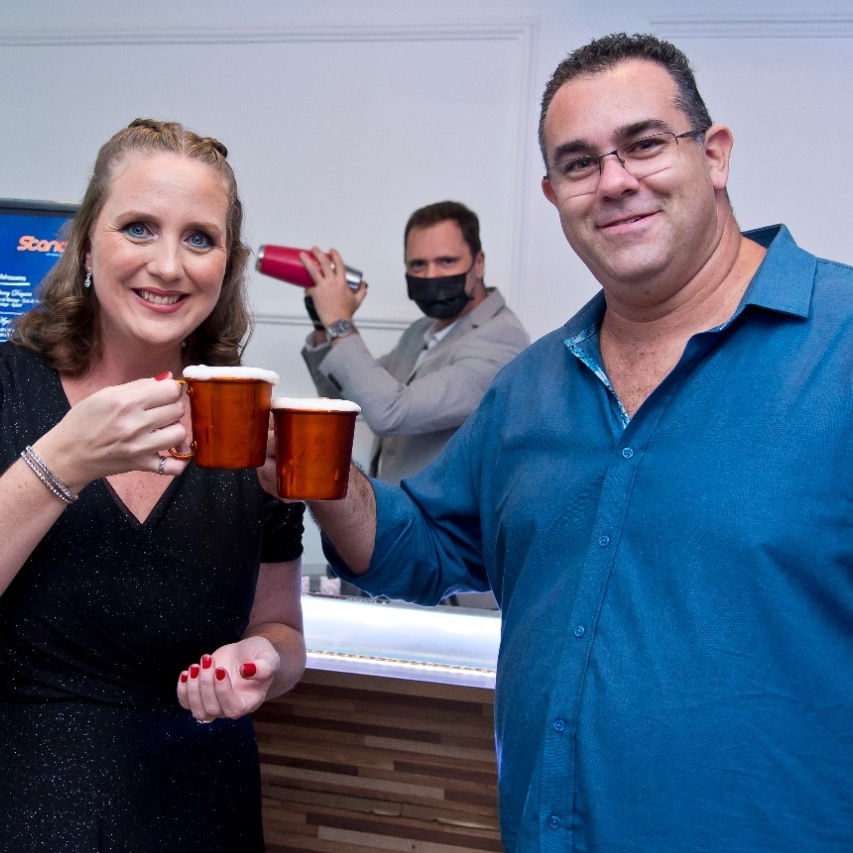 Vida longa aos clientes e nos momentos especiais.