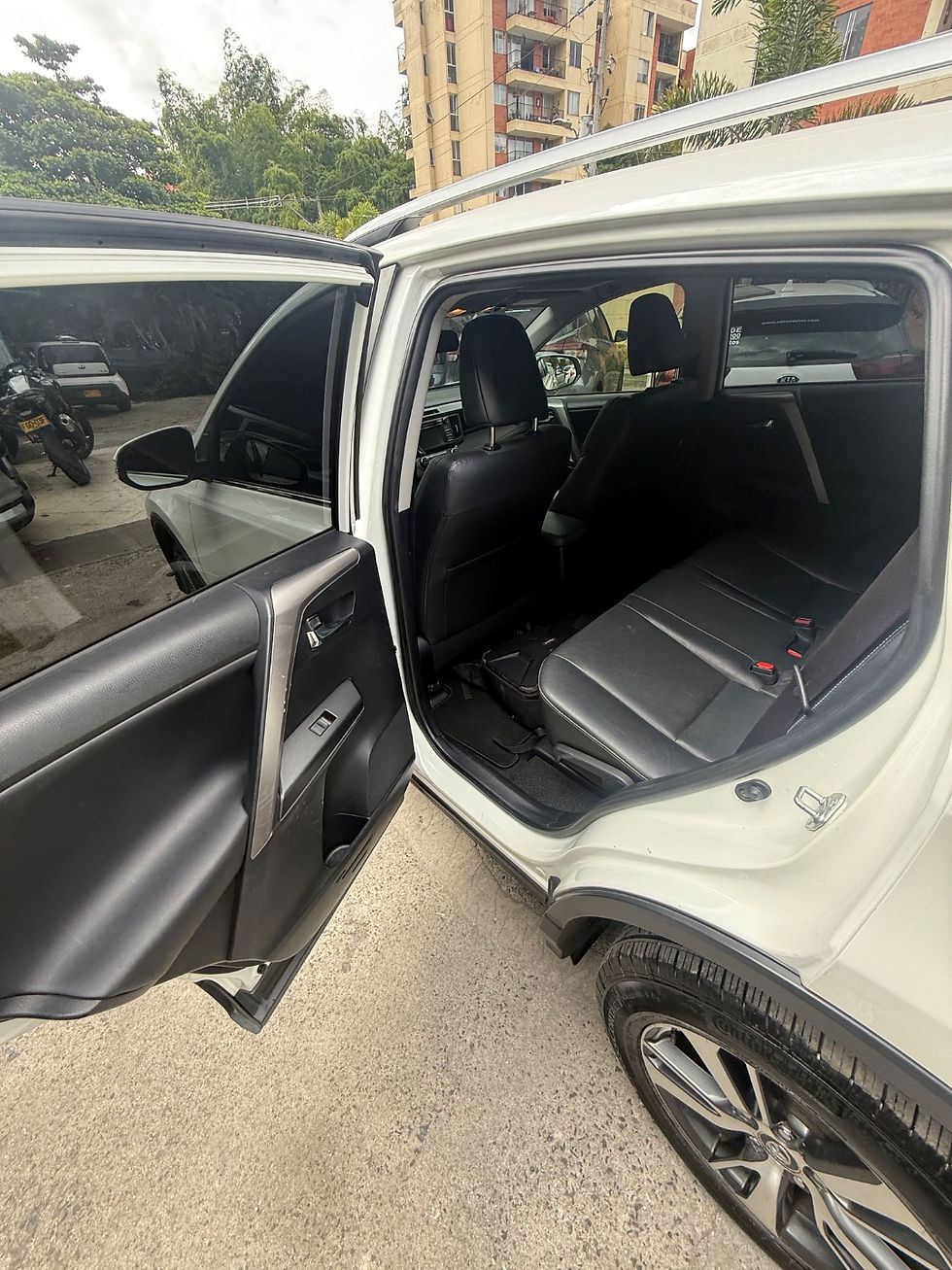Miniatura: TOYOTA RAV 4 STREET