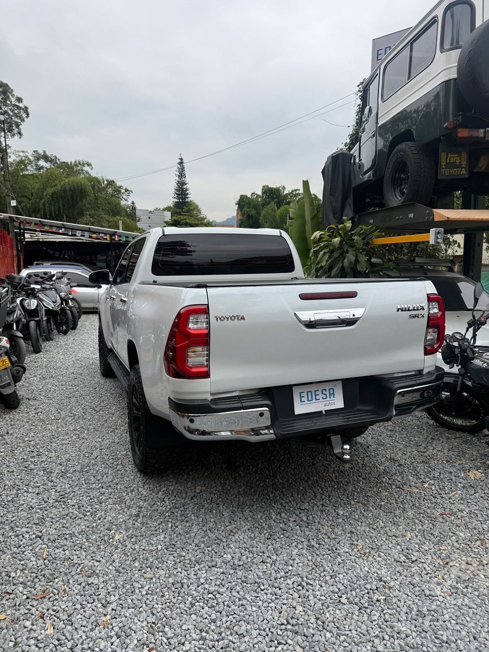 Miniatura: TOYOTA HILUX