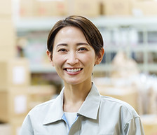 女性スタッフ
