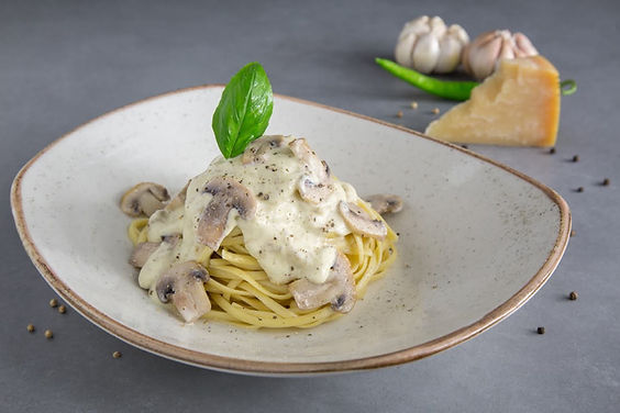 LINGUINI EN SALSA BLANCA CON HONGOS.jpg
