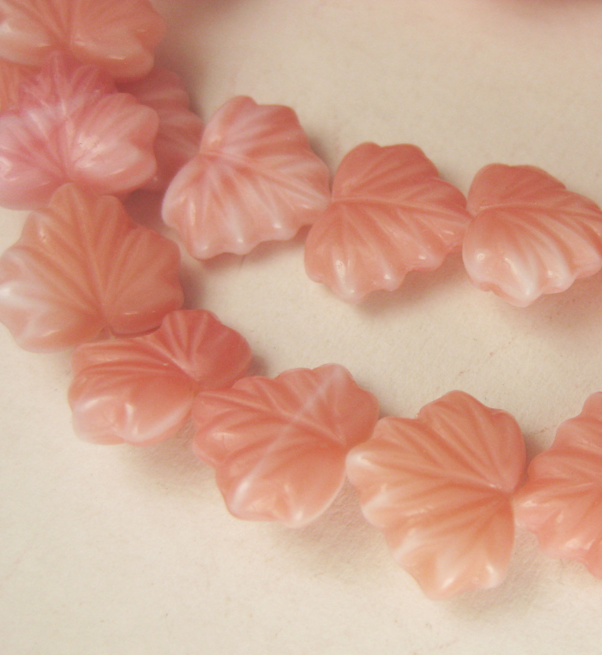 ML-470  Maple  Leaf  White Pink Mix Silk