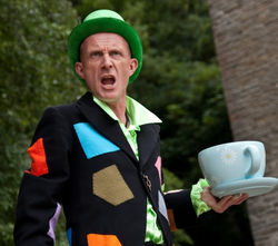 Clean cup, clean cup! Move down!