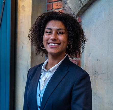 Bestuurs foto flore.jpg