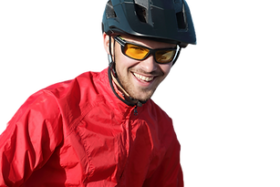 Mann mit Fahhradhelm