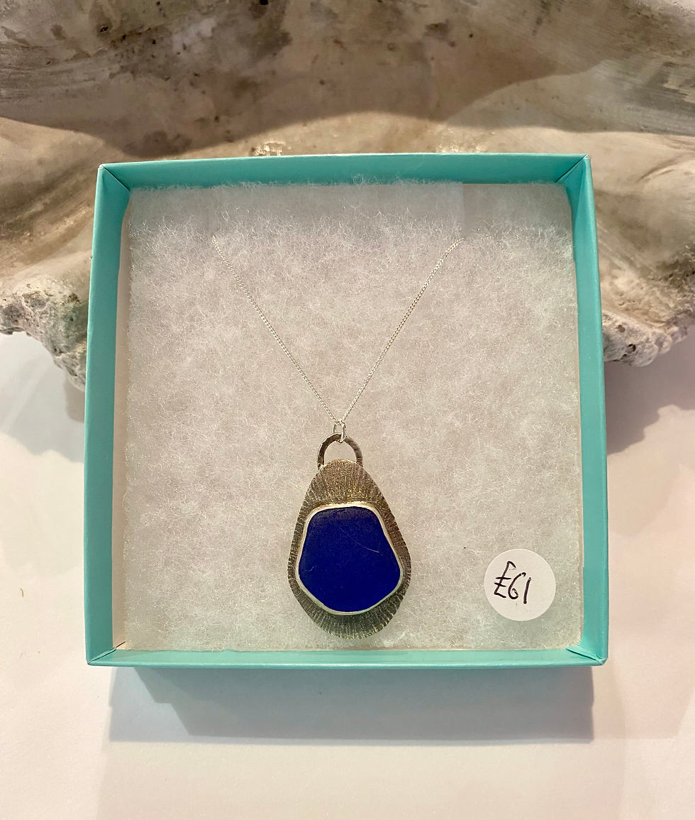 Miniature : Sea glass necklace set in Silver bezel