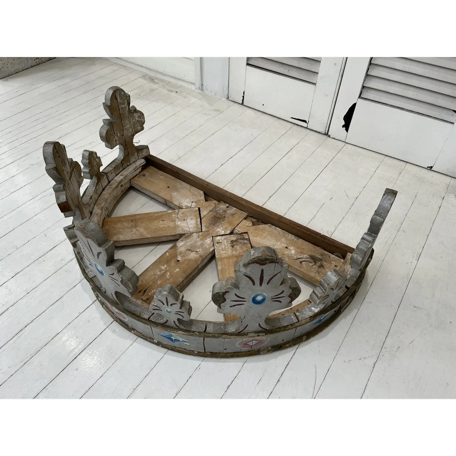 Early 20th Century Polychrome Bed Crown Balzac Antiques