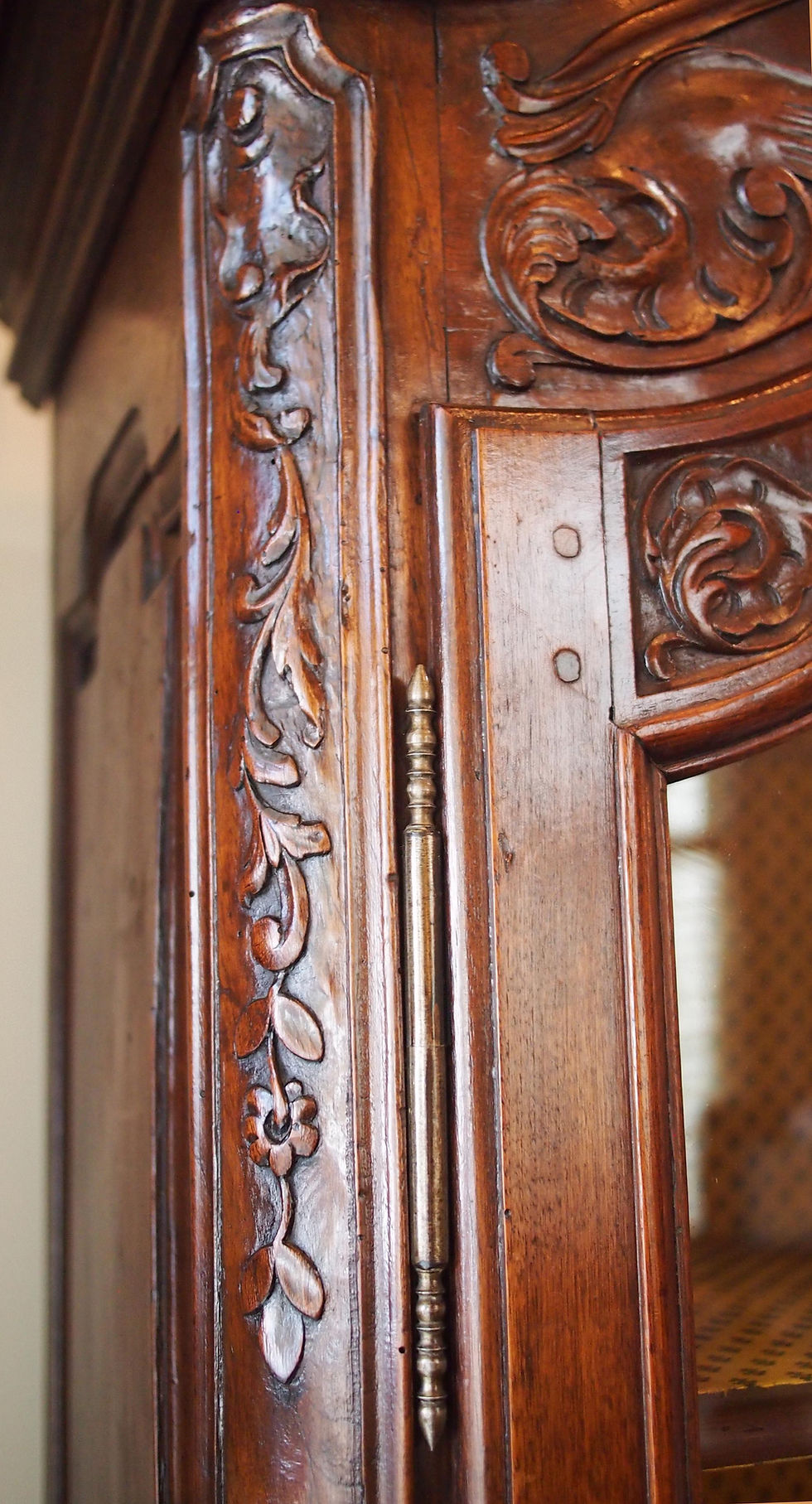 Thumbnail: PETIT REGENCE BUFFET DEUX CORPS