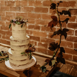 naked wedding cake.jpeg