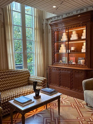 Carefully layered fabrics, striking patterns, and rich colours demonstrate how thoughtful combinations can elevate a neutral space into something extraordinary.