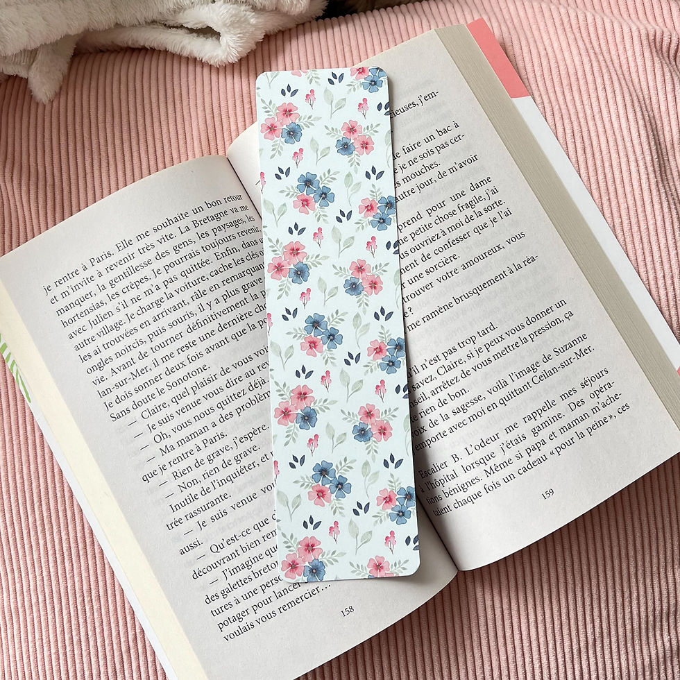 Miniature : Marque-page floral aquarelle glissé dans un livre