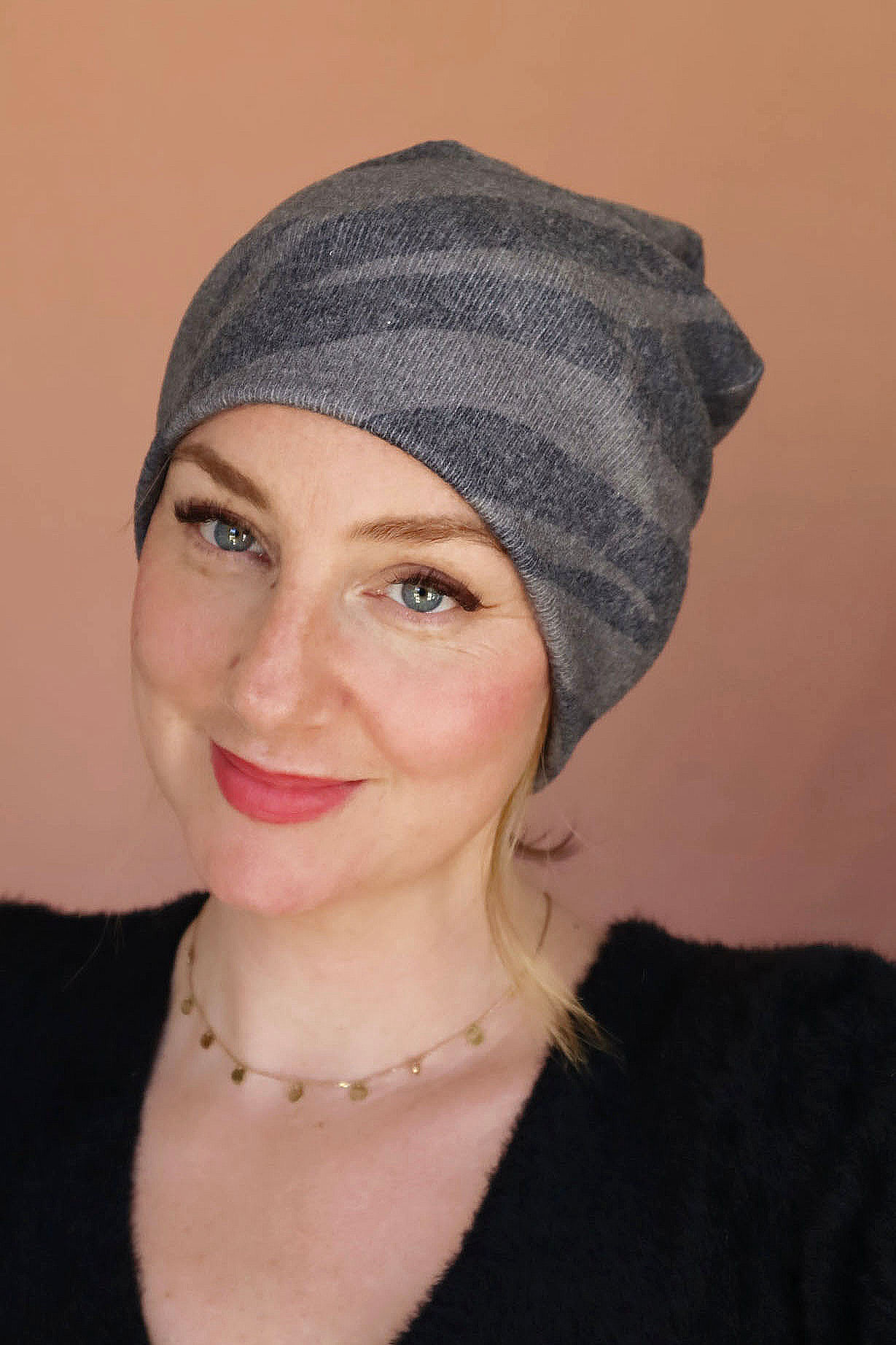 bonnet de nuit gris chimiothérapie pour femme alopécie ultra doux sans couture