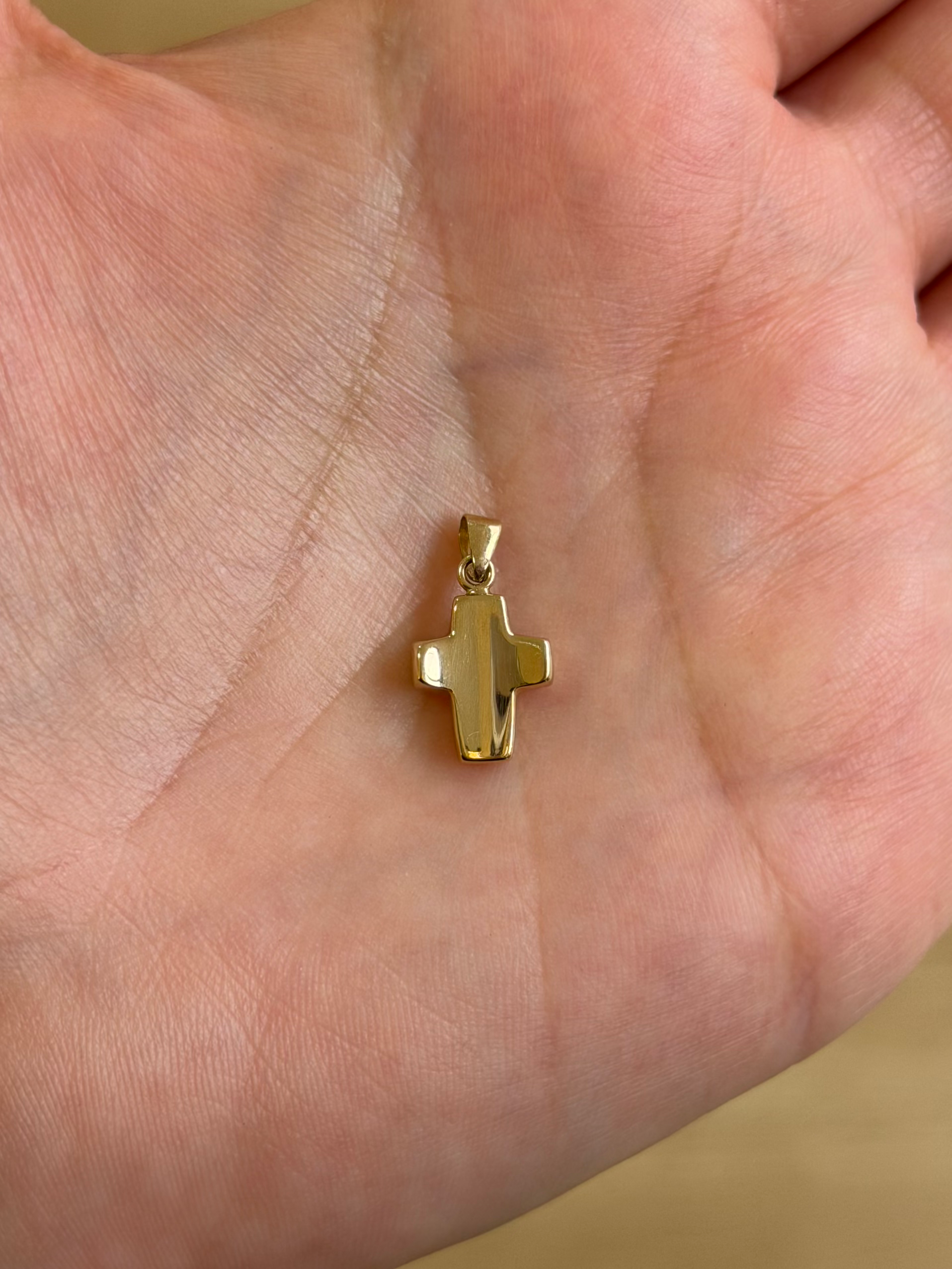 Dije Cruz Cóncava oro 14k
