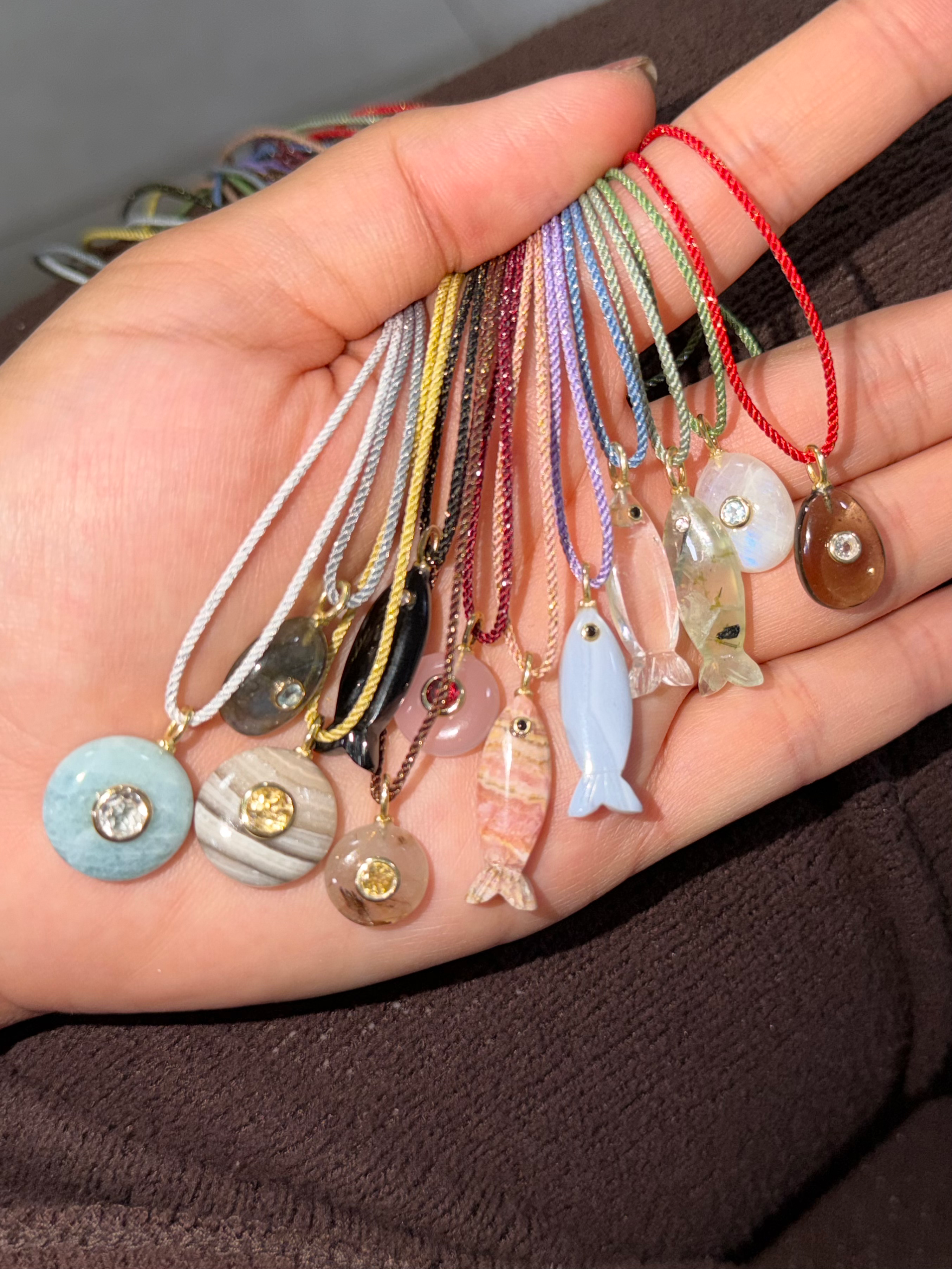 Dije Piedras + Gemas Incrustadas