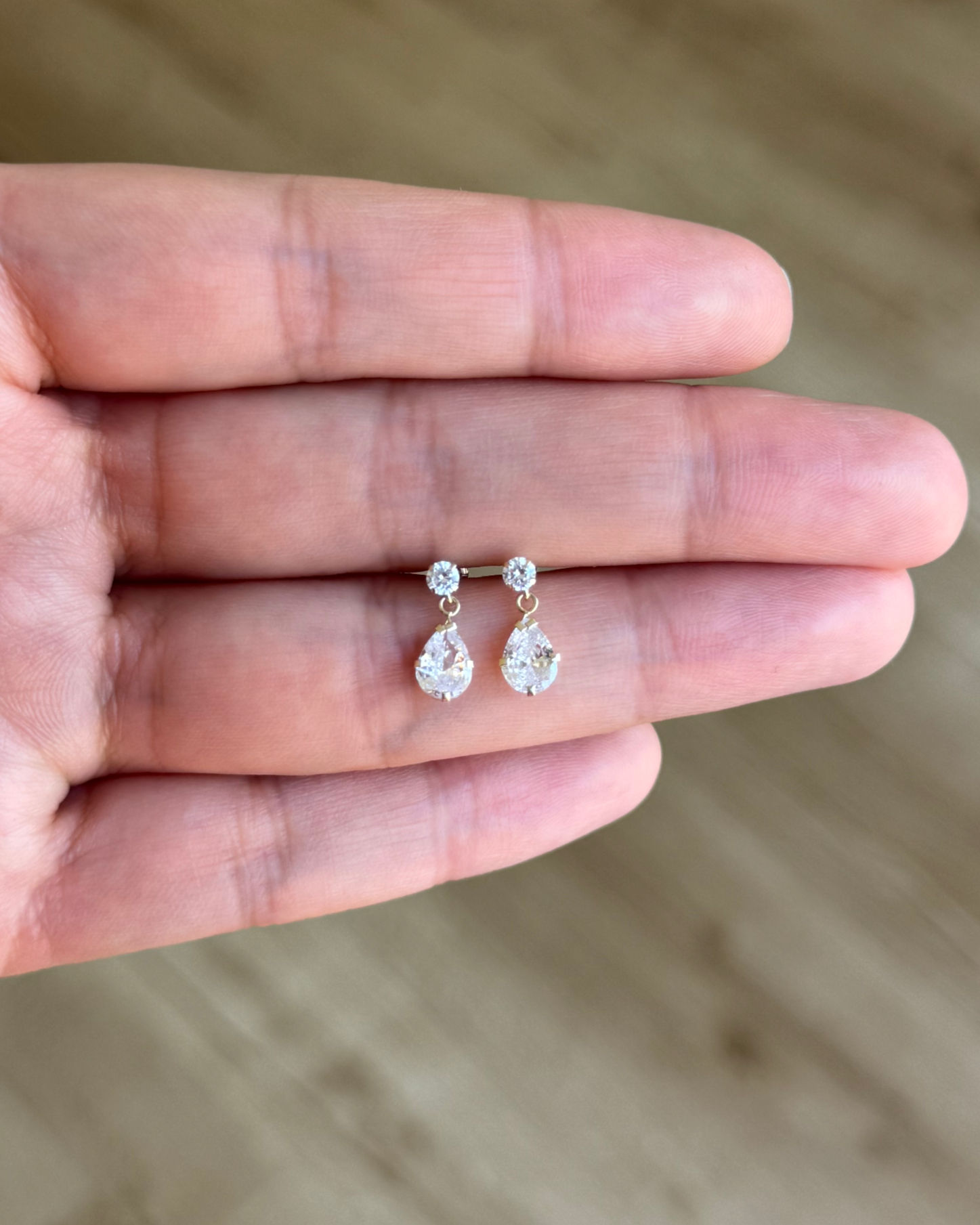 Aretes gota zirconia oro 10k