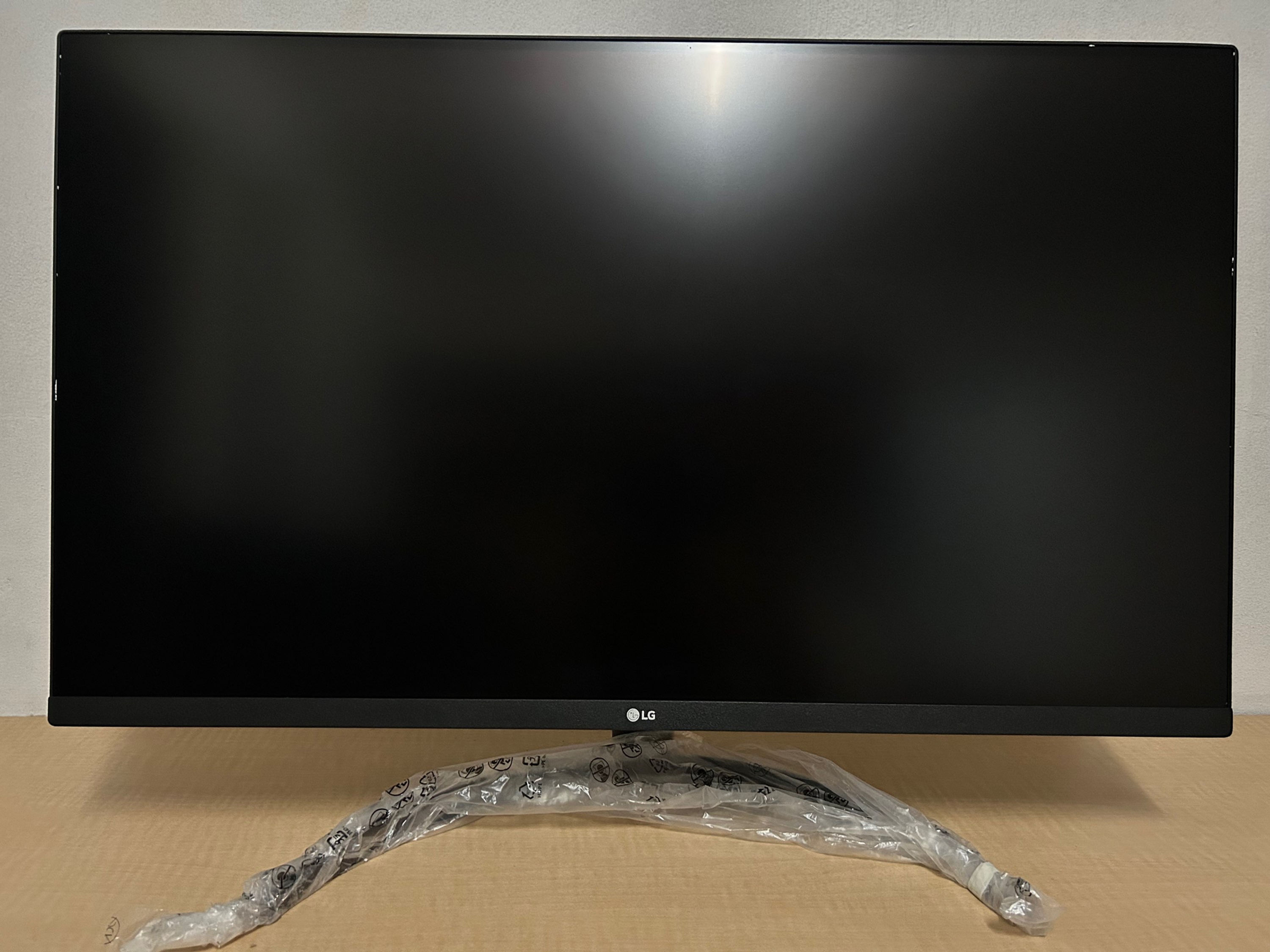 32 inch LG Ultrafine 4K Office / Studio Grade Monitor - Model 32UR500-B