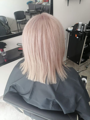 Тотал блонд боядисване на коса в Пловдив - The Queen Hair Boutique