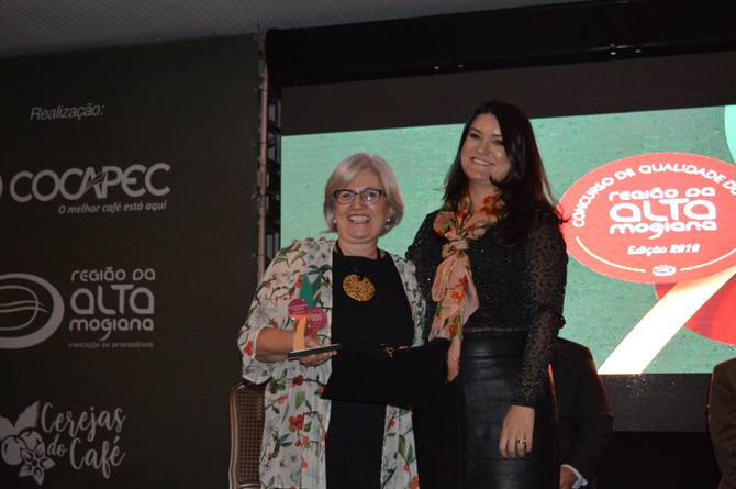"Entre o Sonho e o Café"