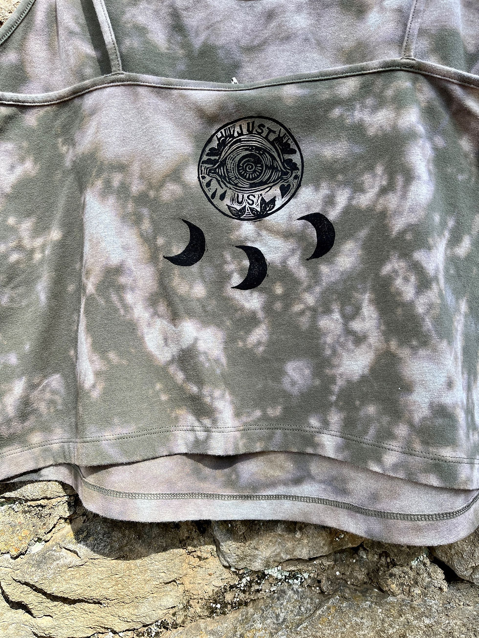 Thumbnail: ‘In the Shadows of the Eclipse’ XXL tank 