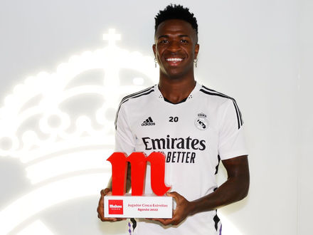 Vini Jr. is awarded the Mahou Five Star Player of month August
